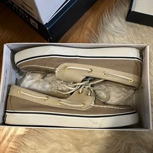 Sperry’s size 6 1/2